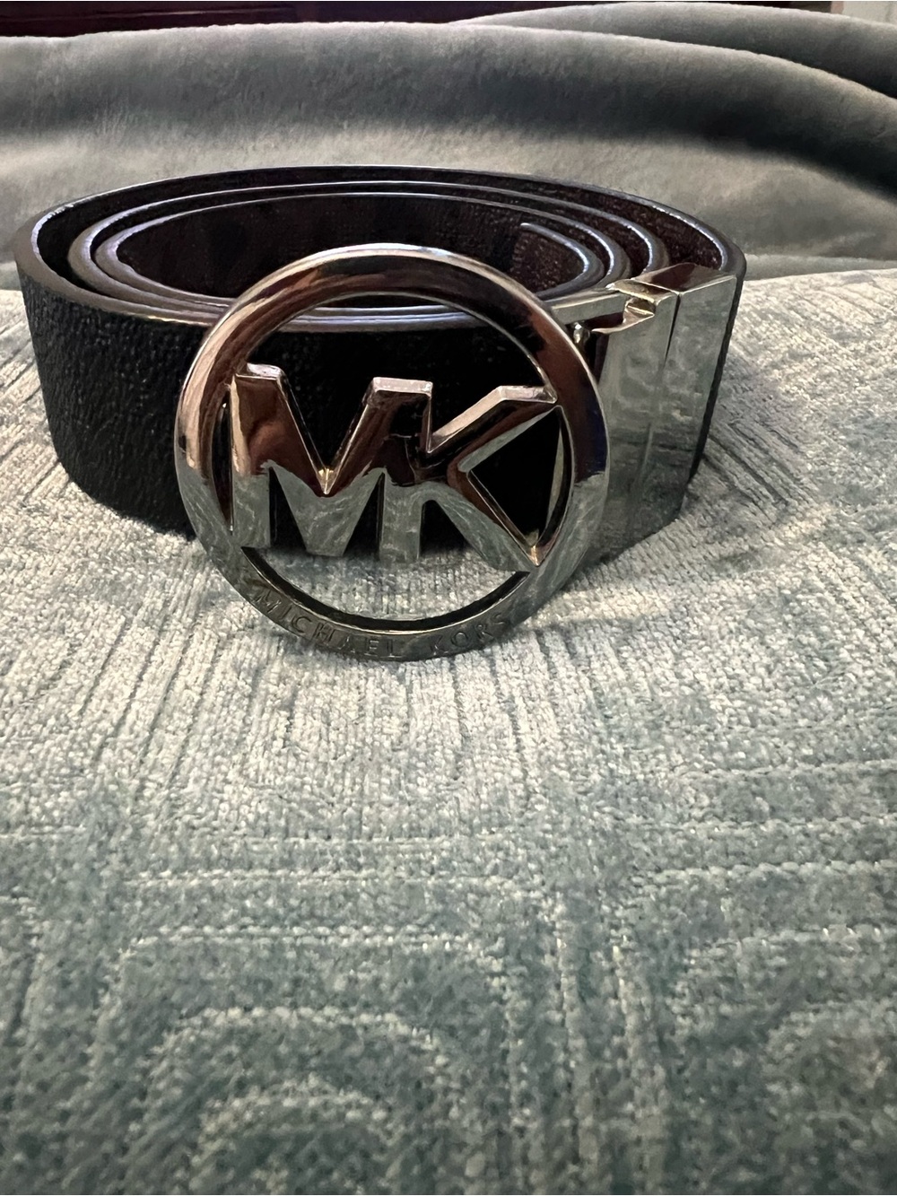 MK logo round buckle belt